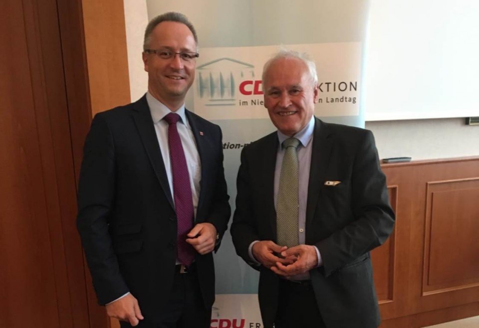 Heiko Kasseckert und Erwin Huber (CSU) bei der Tagung der wirtschaftspolitischen Sprecher von CDU und CSU in Wilhelmshaven 